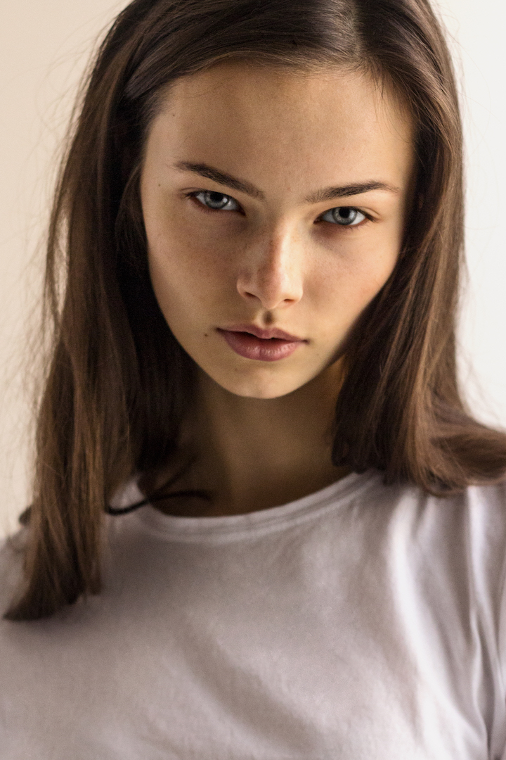 FREDERIKA – AGENCIA MODEL MANAGEMENT